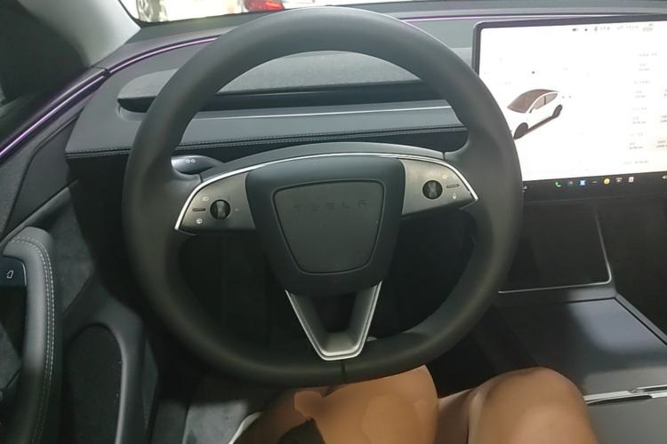 Used Tesla Model Y 2025 Long-Range All-Wheel-Drive Version Steering Wheel