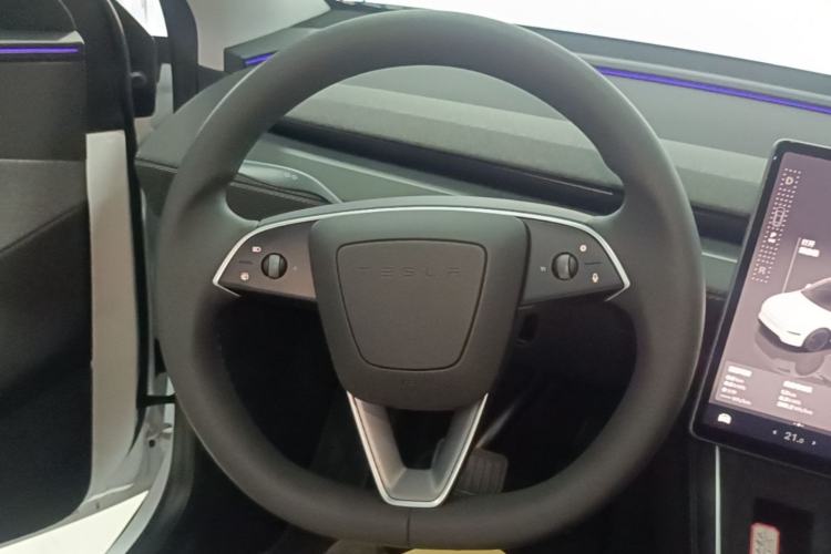 Used Tesla Model Y 2025 Rear-Wheel-Drive Version Steering Wheel