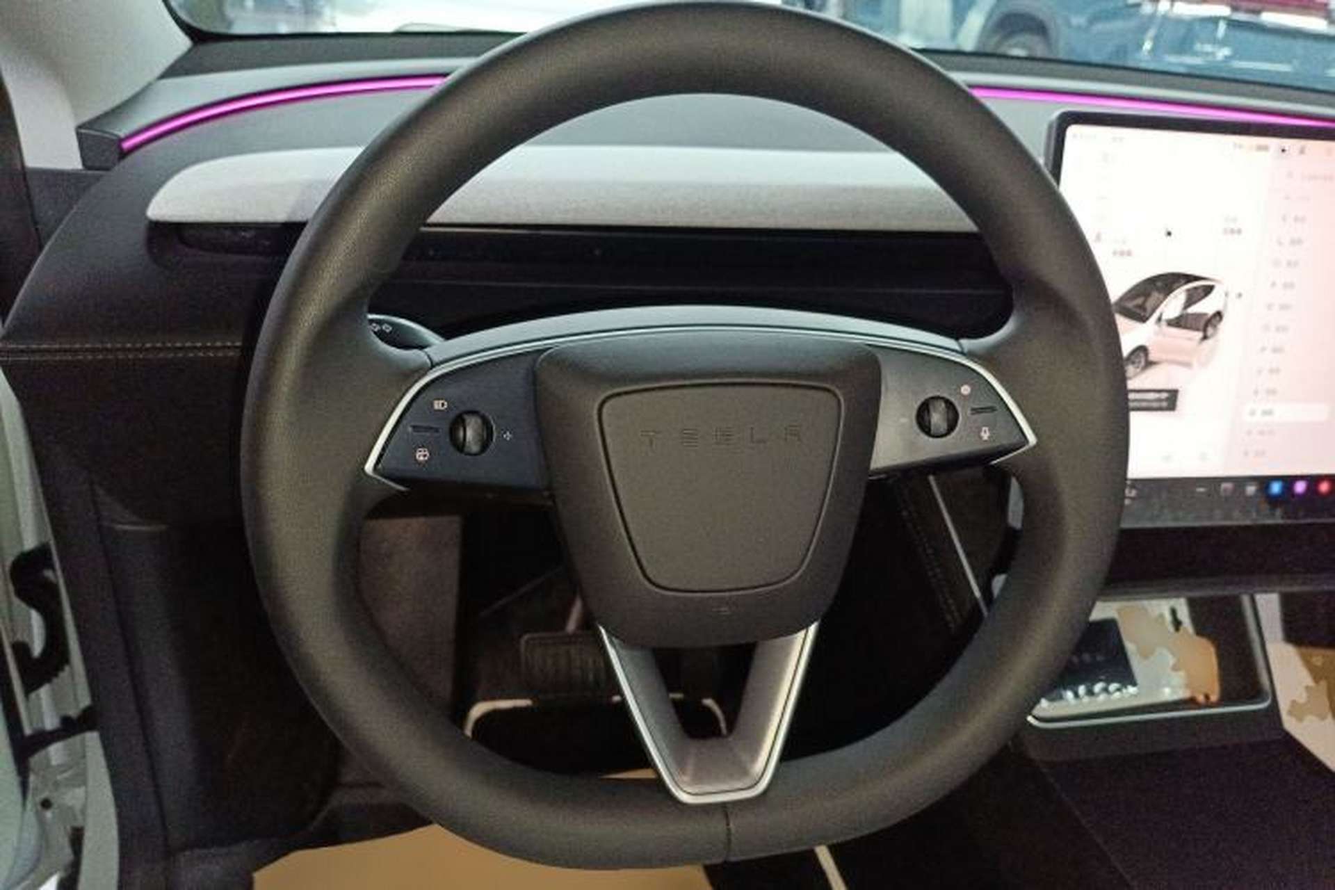 Used Tesla Model Y 2025 Long-Range All-Wheel Drive First Edition Steering Wheel