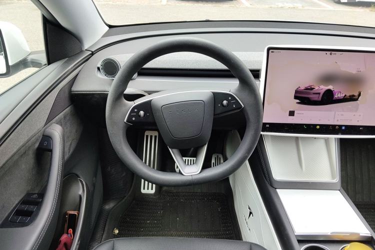 Used Tesla Model Y 2025 Long-Range All-Wheel-Drive Version Steering Wheel