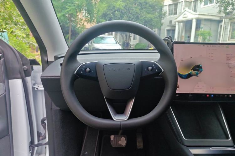 Used Tesla Model Y 2025 Rear-Wheel-Drive Version Steering Wheel
