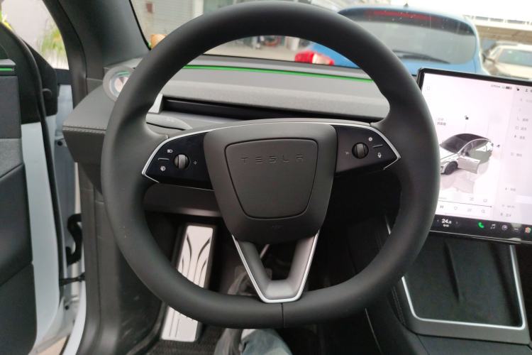 Used Tesla Model Y 2025 Rear-Wheel-Drive Version Steering Wheel