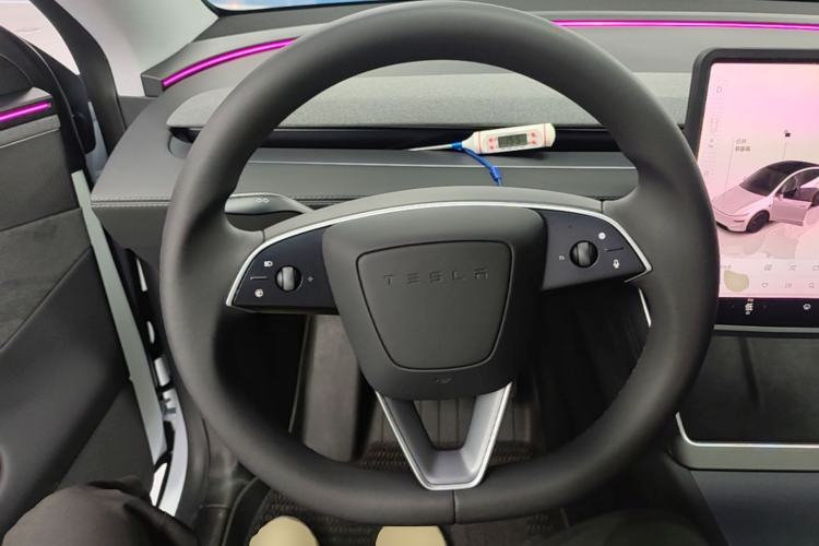 Used Tesla Model Y 2025 Long-Range All-Wheel-Drive Version Steering Wheel