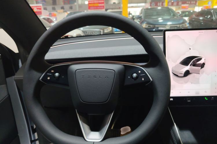 Used Tesla Model Y 2025 Rear-Wheel-Drive Version Steering Wheel
