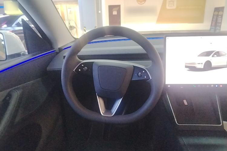 Used Tesla Model Y 2025 Rear-Wheel-Drive Version Steering Wheel