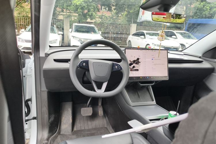 Used Tesla Model Y 2025 Rear-Wheel-Drive Version Steering Wheel