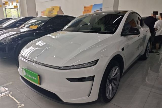 Used Tesla Model Y 2025 Long-Range All-Wheel Drive First Edition