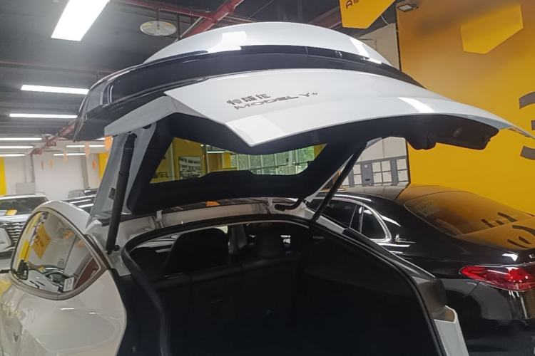 Used Tesla Model Y 2025 Updated Version Long-Range All-Wheel Drive Trunk