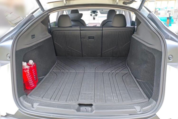 Used Tesla Model Y 2025 Rear-Wheel-Drive Version Trunk