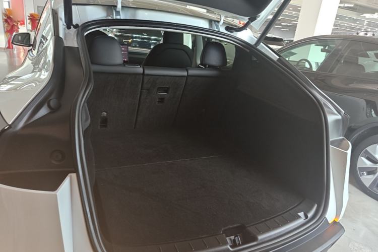 Used Tesla Model Y 2025 Rear-Wheel-Drive Version Trunk