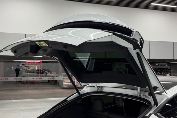 Used Tesla Model Y 2025 Rear-Wheel-Drive Version Trunk