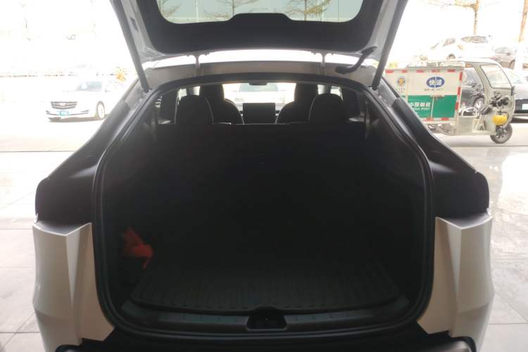 Used Tesla Model Y 2025 Rear-Wheel-Drive Version Trunk
