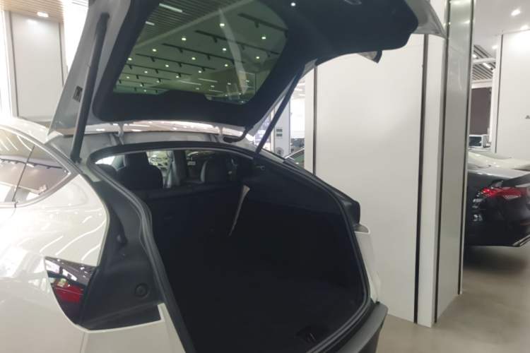 Used Tesla Model Y 2025 Rear-Wheel-Drive Version Trunk