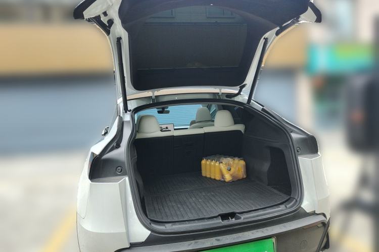 Used Tesla Model Y 2025 Long-Range All-Wheel-Drive Version Trunk