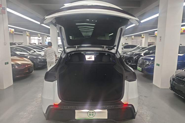 Used Tesla Model Y 2025 Long-Range All-Wheel-Drive Version Trunk