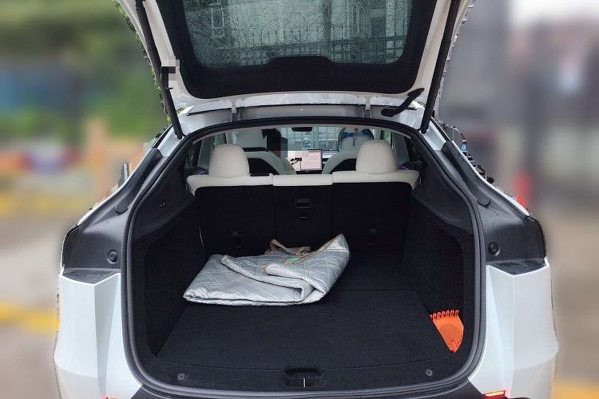 Used Tesla Model Y 2025 Long-Range All-Wheel-Drive Version Trunk