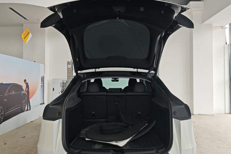 Used Tesla Model Y 2025 Rear-Wheel-Drive Version Trunk