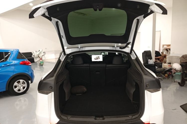 Used Tesla Model Y 2025 Rear-Wheel-Drive Version Trunk