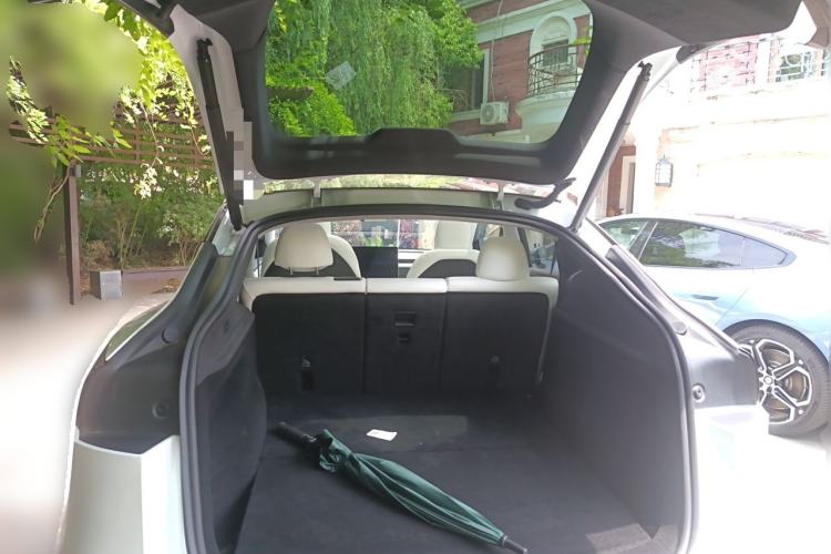 Used Tesla Model Y 2025 Long-Range All-Wheel-Drive Version Trunk
