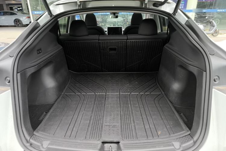 Used Tesla Model Y 2025 Long-Range All-Wheel-Drive Version Trunk