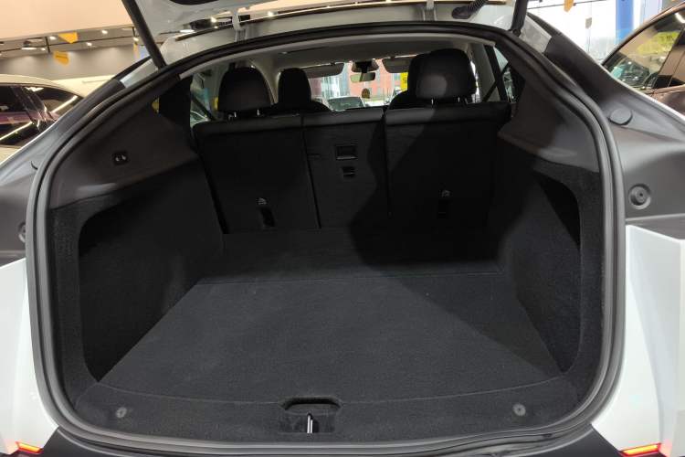 Used Tesla Model Y 2025 Rear-Wheel-Drive Version Trunk