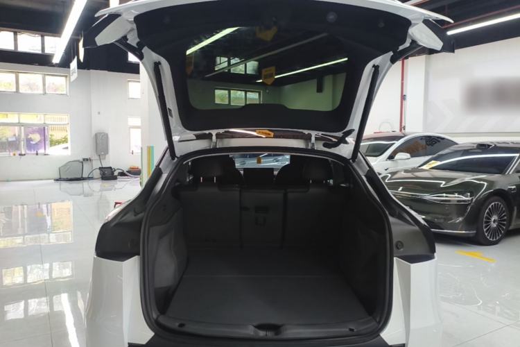 Used Tesla Model Y 2025 Rear-Wheel-Drive Version Trunk