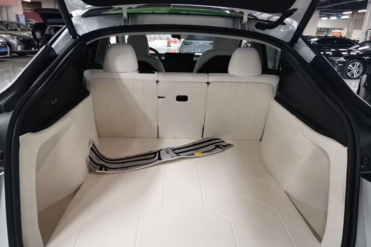 Used Tesla Model Y 2025 Long-Range All-Wheel-Drive Version Trunk