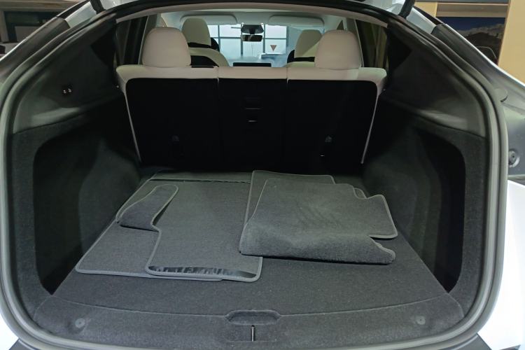 Used Tesla Model Y 2025 Long-Range All-Wheel-Drive Version Trunk