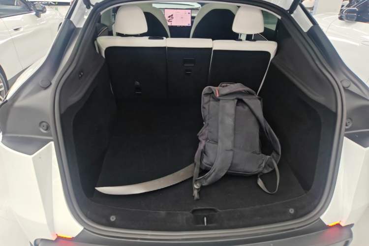 Used Tesla Model Y 2025 Rear-Wheel-Drive Version Trunk