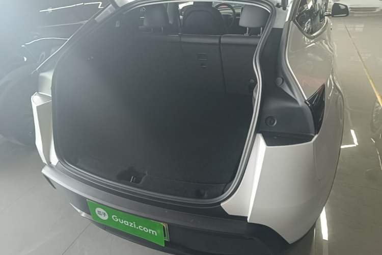 Used Tesla Model Y 2025 Rear-Wheel-Drive Version Trunk
