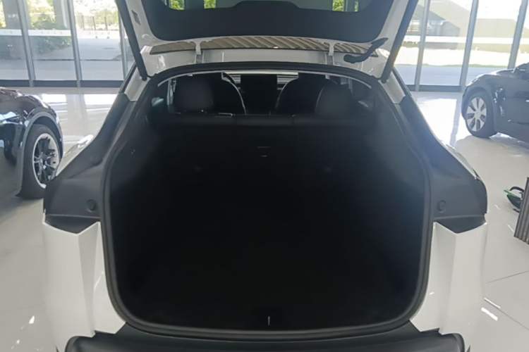 Used Tesla Model Y 2025 Rear-Wheel Drive First Edition Trunk