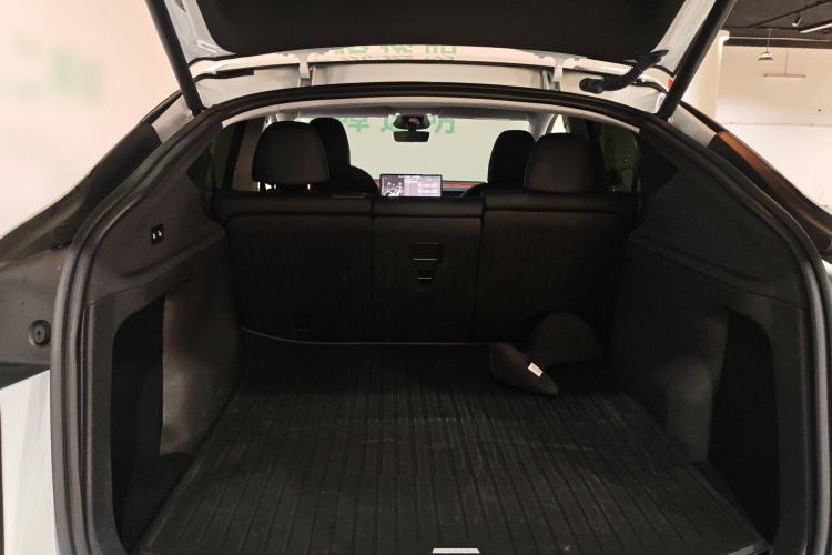 Used Tesla Model Y 2025 Long-Range All-Wheel-Drive Version Trunk