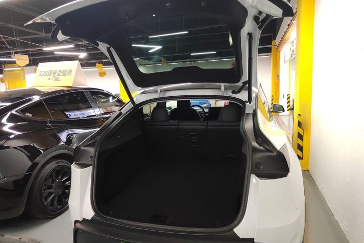 Used Tesla Model Y 2025 Long-Range All-Wheel-Drive Version Trunk