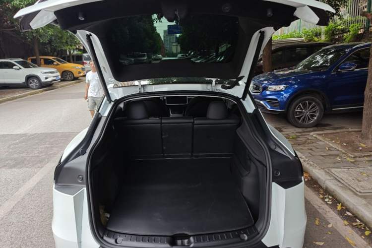 Used Tesla Model Y 2025 Rear-Wheel-Drive Version Trunk