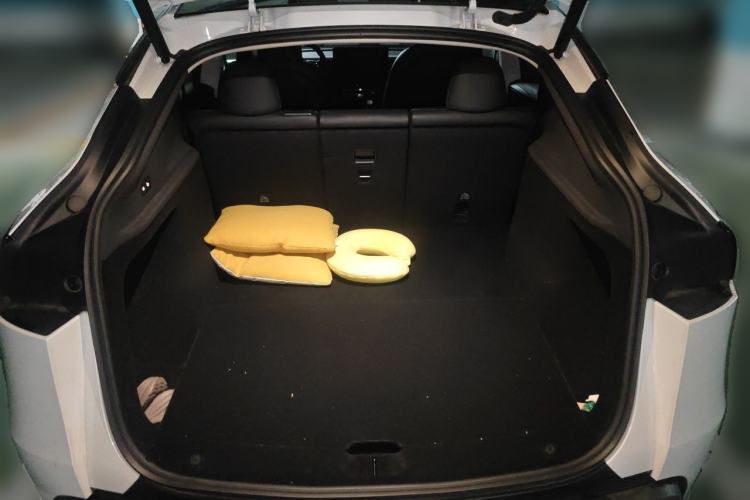 Used Tesla Model Y 2025 Rear-Wheel-Drive Version Trunk