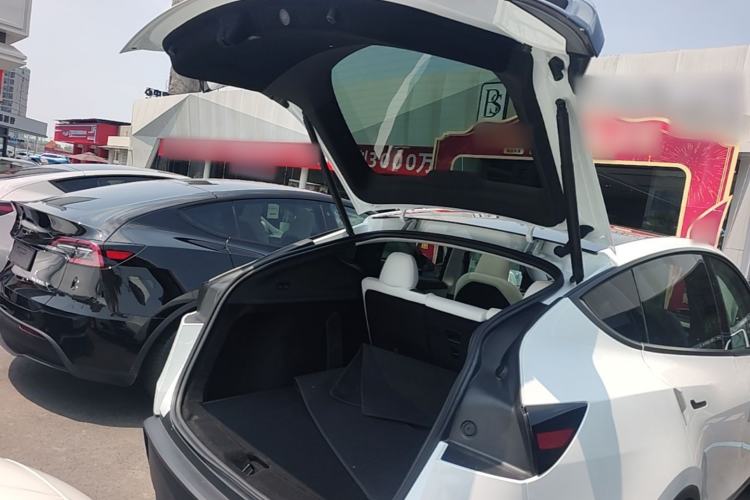 Used Tesla Model Y 2025 Long-Range All-Wheel-Drive Version Trunk