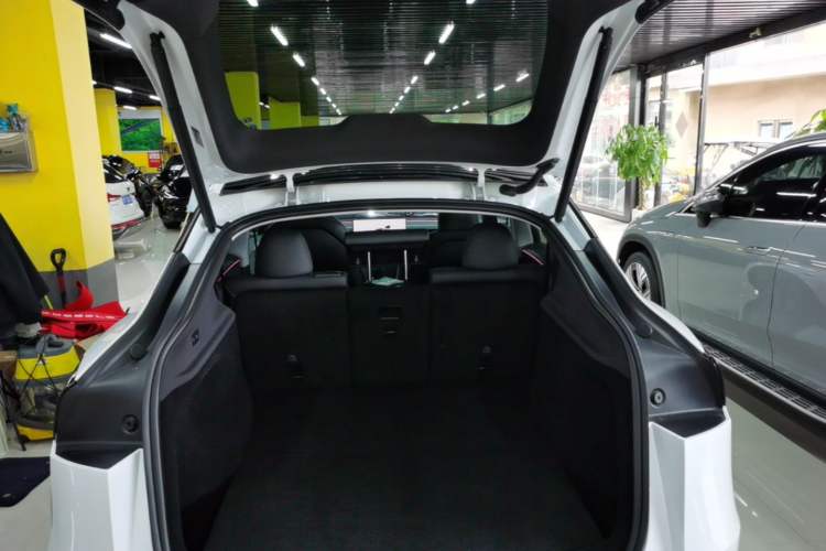 Used Tesla Model Y 2025 Rear-Wheel-Drive Version Trunk