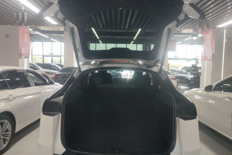 Used Tesla Model Y 2025 Long-Range All-Wheel-Drive Version Trunk