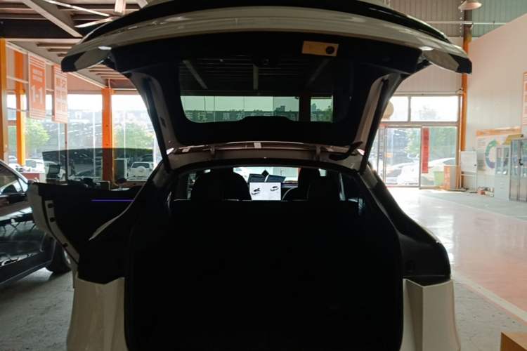 Used Tesla Model Y 2025 Updated Version Long-Range All-Wheel Drive Trunk