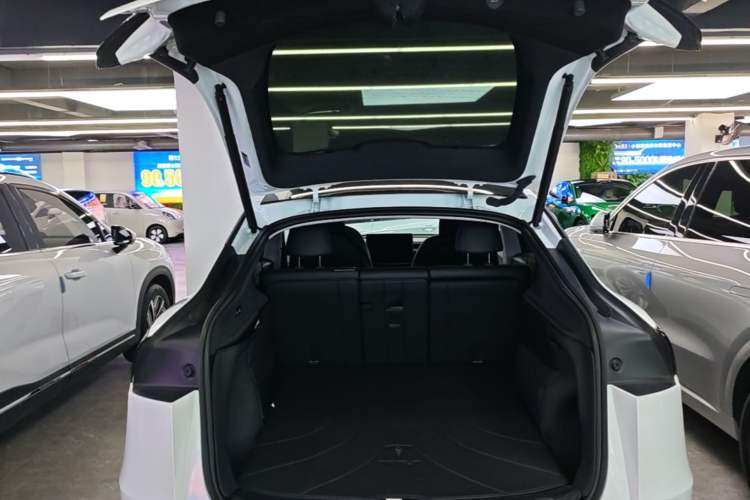 Used Tesla Model Y 2025 Long-Range All-Wheel-Drive Version Trunk