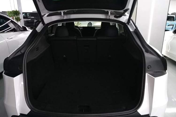 Used Tesla Model Y 2025 Rear-Wheel Drive First Edition Trunk