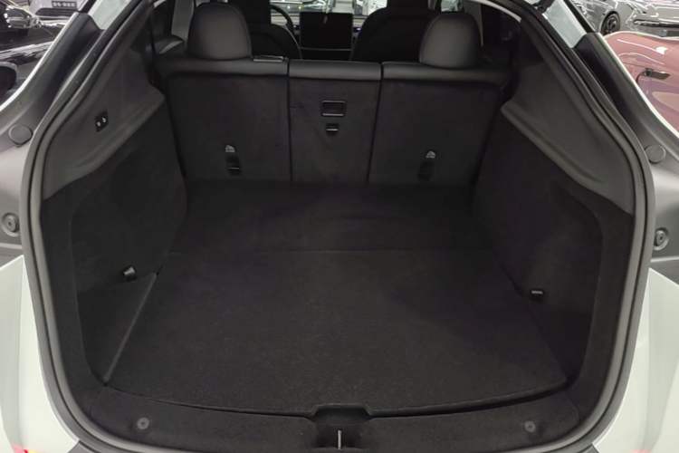 Used Tesla Model Y 2025 Long-Range All-Wheel-Drive Version Trunk