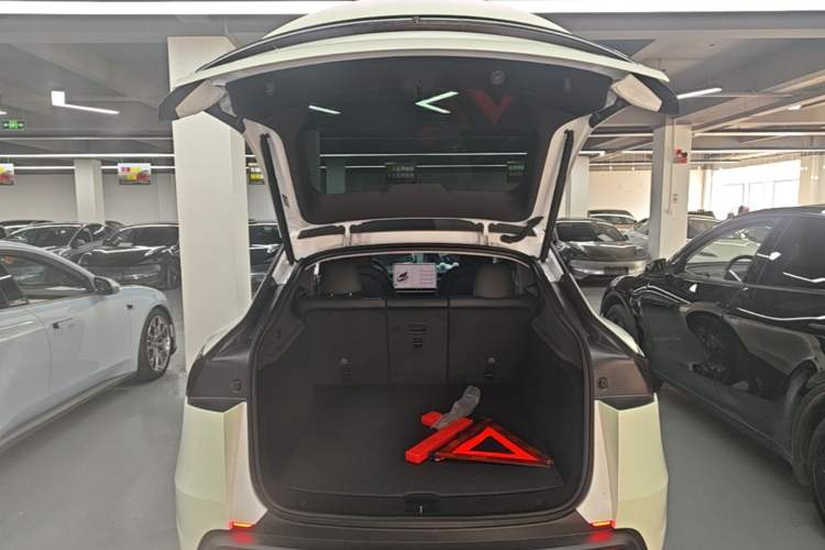 Used Tesla Model Y 2025 Rear-Wheel-Drive Version Trunk