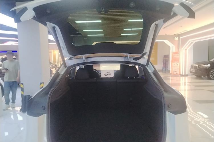 Used Tesla Model Y 2025 Rear-Wheel-Drive Version Trunk