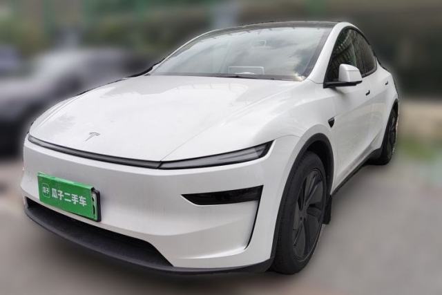 Used Tesla Model Y 2025 Long-Range All-Wheel-Drive Version