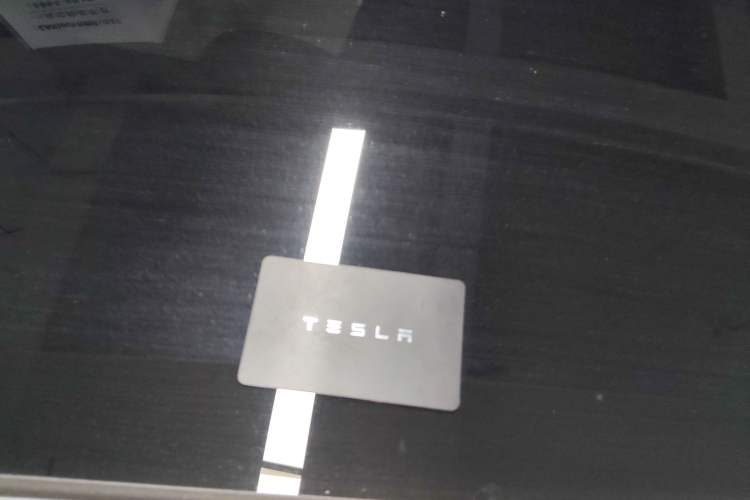 Used Tesla Model Y 2025 Long-Range All-Wheel-Drive Version Vehicle Key