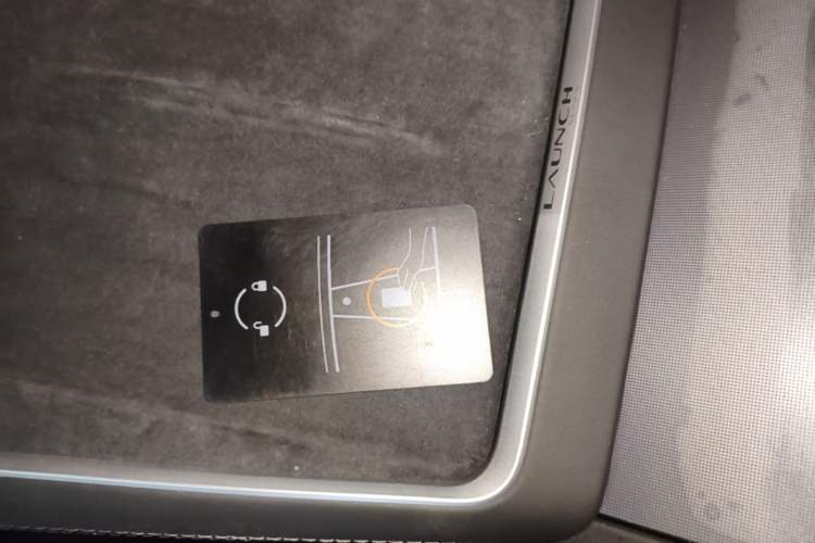 Used Tesla Model Y 2025 Rear-Wheel Drive First Edition Vehicle Key