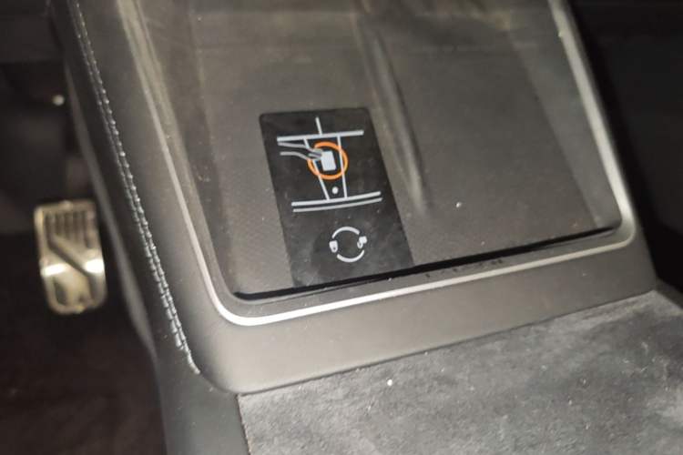 Used Tesla Model Y 2025 Long-Range All-Wheel-Drive Version Vehicle Key