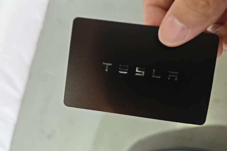 Used Tesla Model Y 2025 Long-Range All-Wheel-Drive Version Vehicle Key