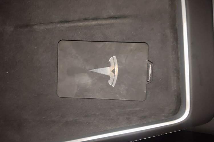 Used Tesla Model Y 2025 Rear-Wheel Drive First Edition Vehicle Key